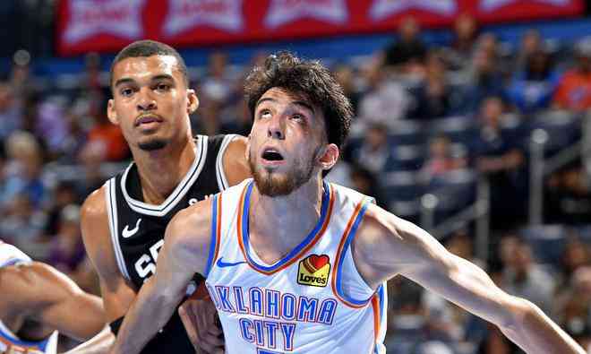 NBA季中锦标赛,马刺客战雷霆,最佳新秀对话激烈对决!