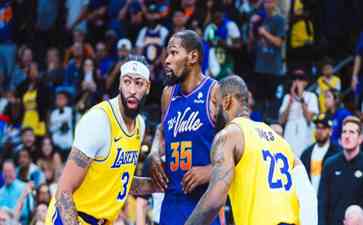 NBA老将燃烧残留激情,詹姆斯、杜兰特、库里场上逐渐凋谢