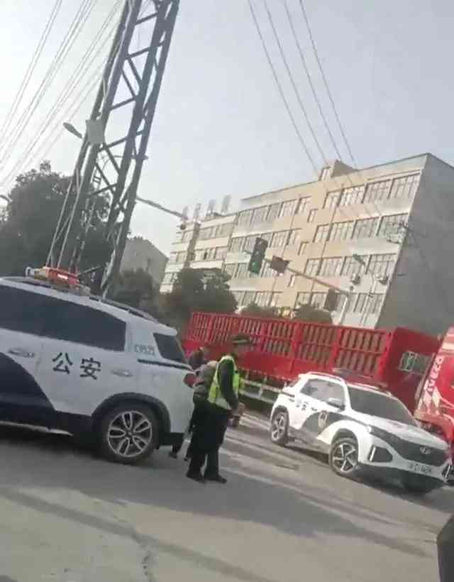 安徽怀远一女子在交通事故中不幸殒命,肇事车主主动担责