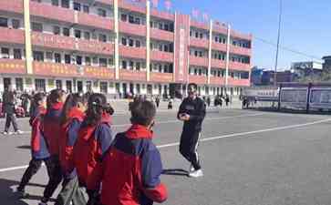 超会跳舞的数学老师为课堂注入新鲜活力