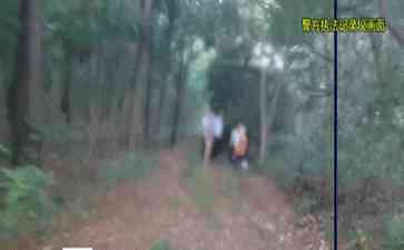 "急救!初生男婴被遗弃树林纸盒,警方迅速介入"