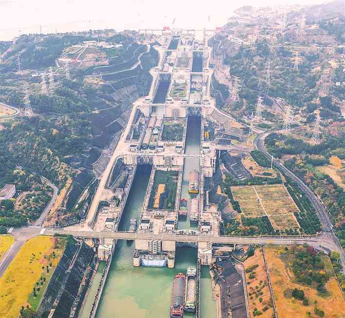 三峡船闸2023年过闸货运量超过1.56亿吨,创历史新高