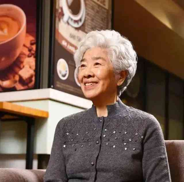中国科学院院士“鞋底掉渣”成洋相,网友大呼“买了很久舍不得穿”