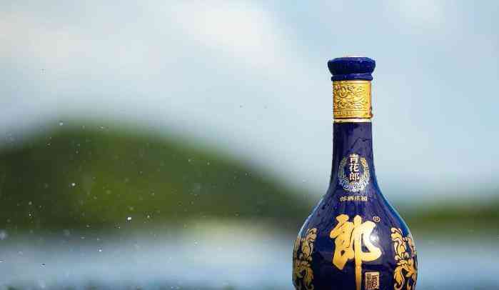 郎酒百年品牌再度亮相,掀起消费热潮