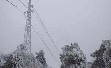  暴雪中的电力抢修：20小时，万家灯火 