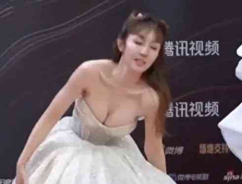 女演员上淇红毯摔倒流鼻血引发关注