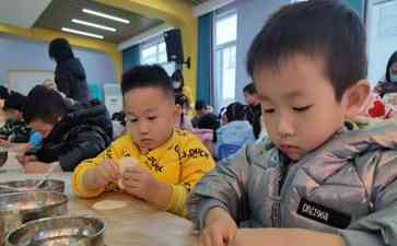 冬至狂欢!武汉幼儿园开展包饺子活动