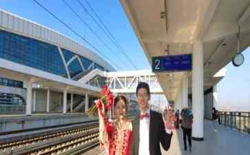 阜阳姑娘乘坐"史上最贵婚车"远嫁浙江,婚车价值上亿吸睛
