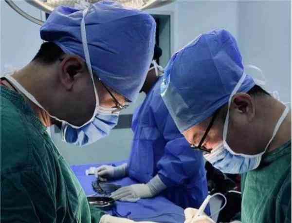 11岁男童急寻背后英雄,外科主治医师成功解救睾丸扭转患儿