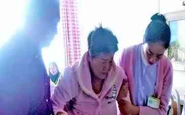 一位67岁老妇生子引发全国关注,后续如何?