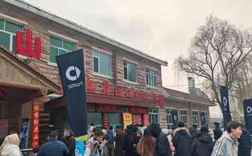 元旦假期,济南卧虎山滑雪场热度不减,雪季早早开启