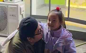 听障夫妻卖房开摊,盼女儿喊一声“爸爸”