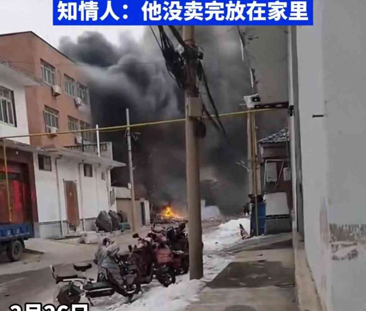  山东章丘路口鞭炮爆炸引发火灾现场惊现浓烟滚滚 