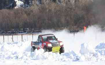  冰雪极速激情：漠河国际汽车越野赛精彩开赛